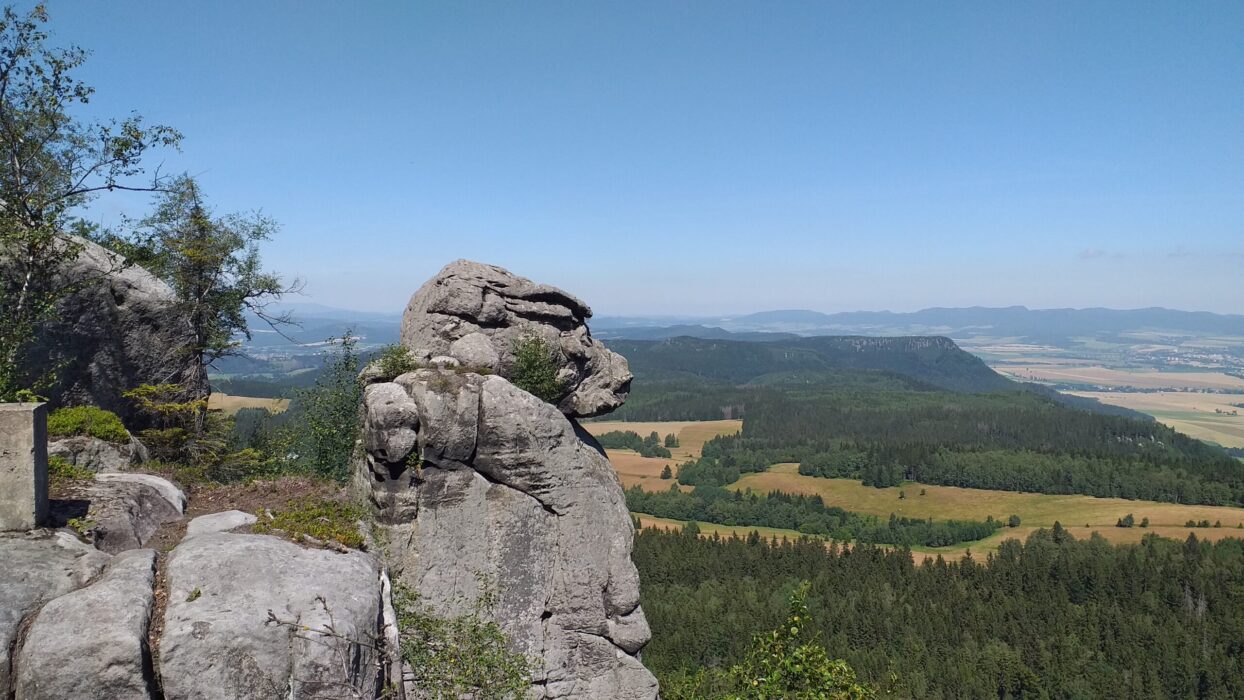 Szczeliniec Wielki – rodzinny spacer po skalnym świecie Gór Stołowych