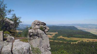 Szczeliniec Wielki – rodzinny spacer po skalnym świecie Gór Stołowych